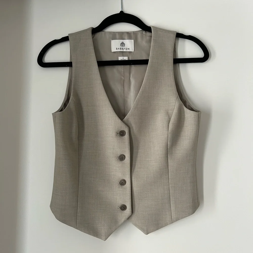 Aritzia Babaton Deniro Vest - Picture 1 of 2